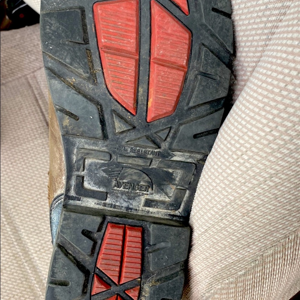 Avenger carbon composite work boots